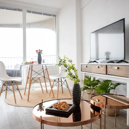 Modernes Mit Tollem Blick Ueber Stadt Apartmán *